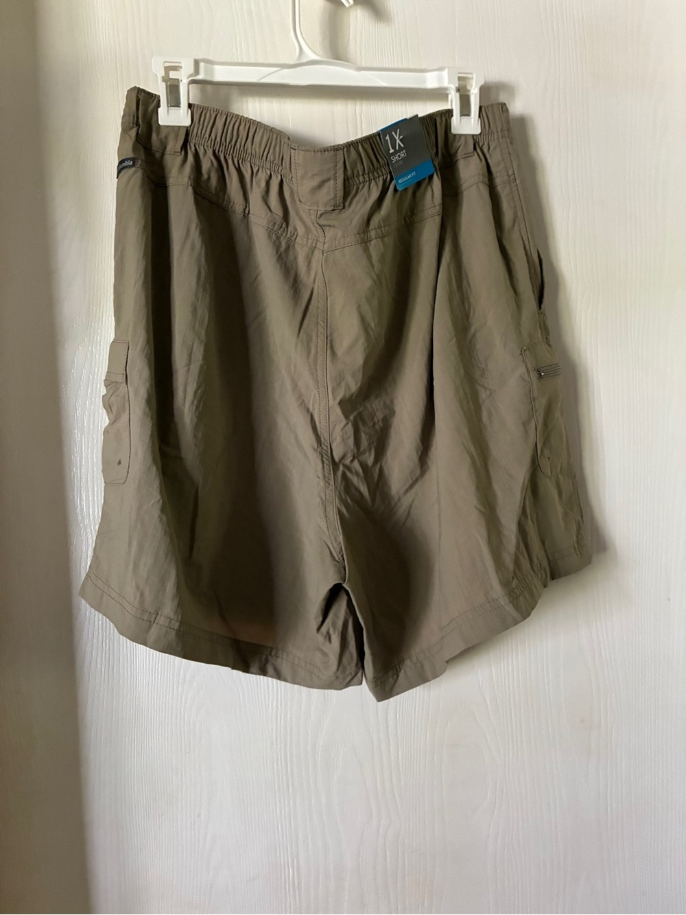 Columbia Men's Olive/Tan Cargo Shorts with Utility Pockets